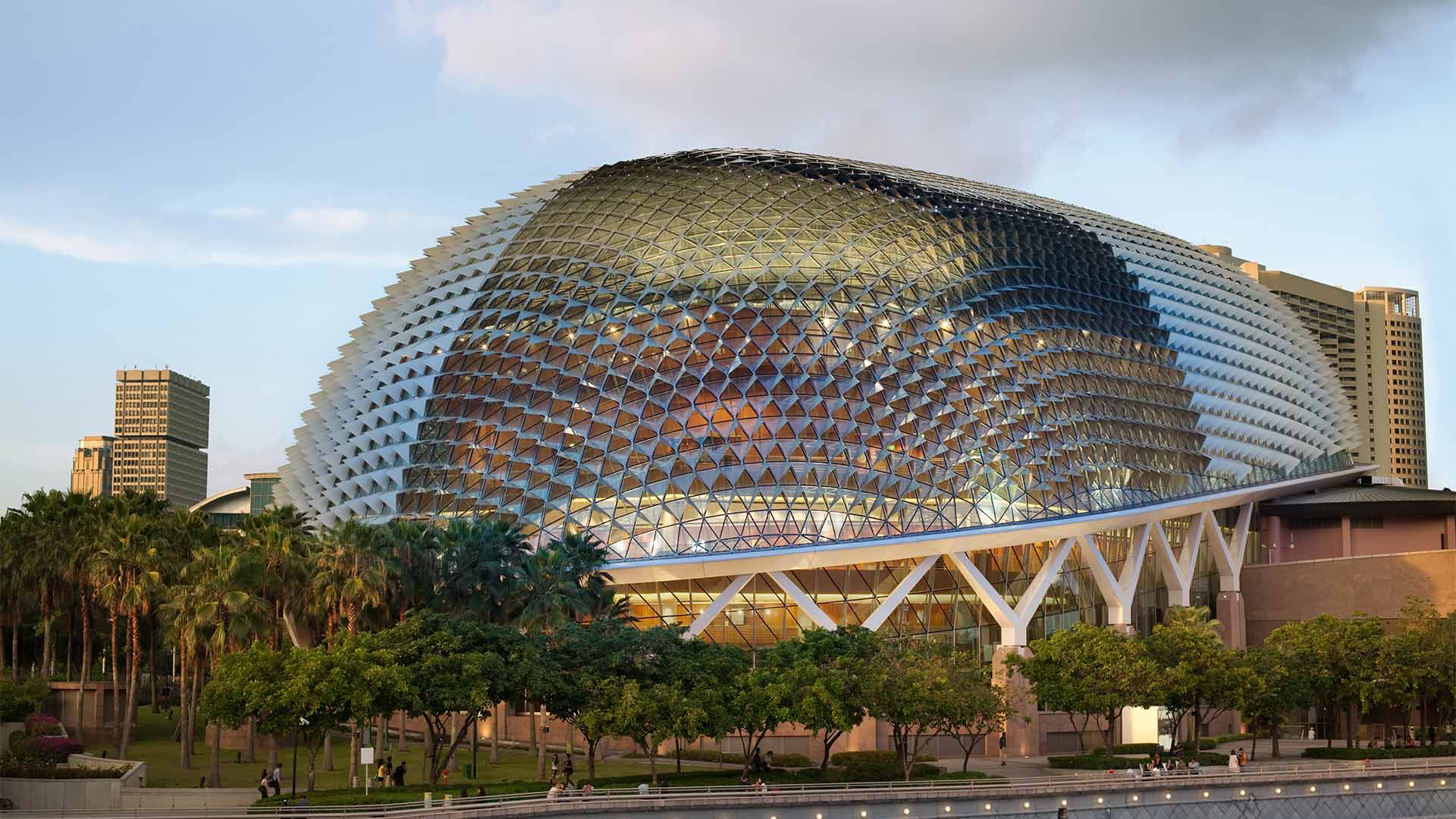 滨海艺术中心俯瞰图，这座形似榴莲的建筑是新加坡的人气 Instagram 打卡地