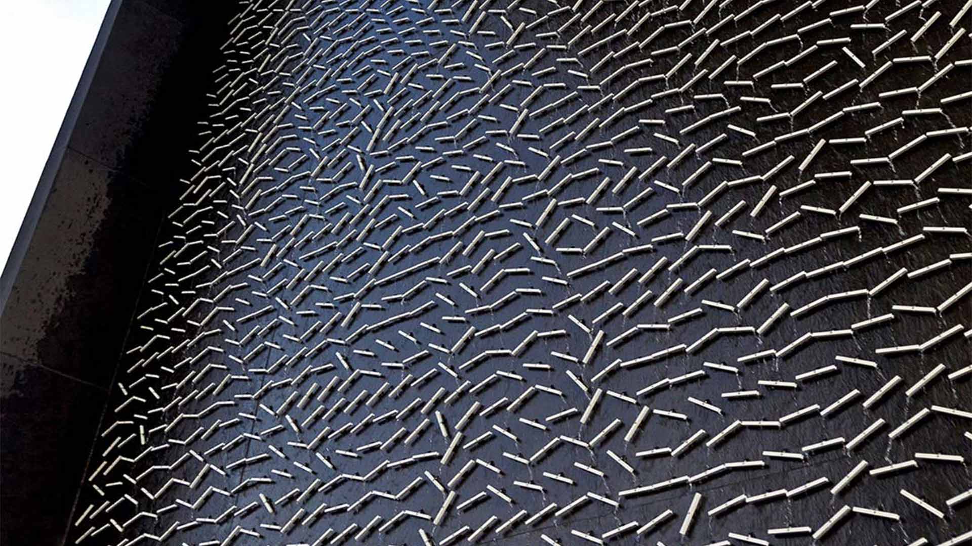 Tipping Wall，位于新加坡滨海湾金沙的艺术装置及热门打卡地