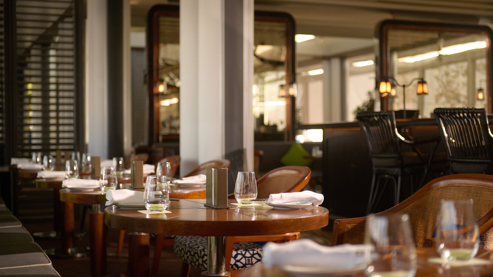 新加坡滨海湾金沙屋顶餐厅 Spago Bar & Lounge 的用餐区
