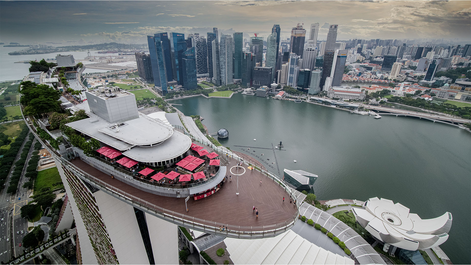 参观空中花园观景台，体验新加坡浪漫约会活动