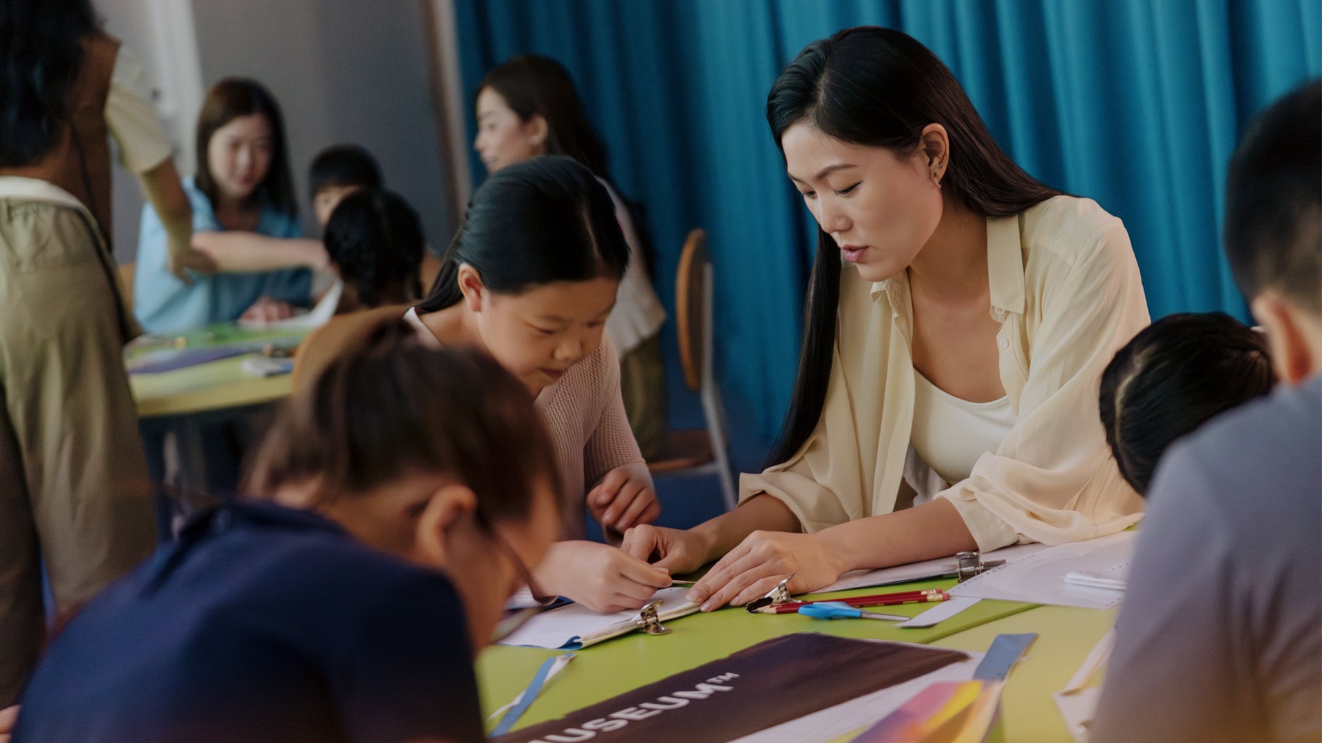 周五合家欢图片