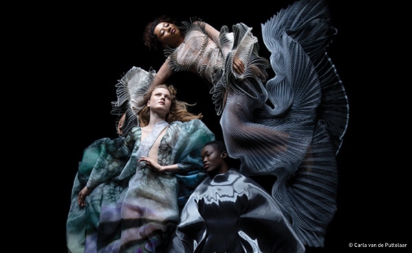 “Iris van Herpen: Sculpting the Senses”展览简介