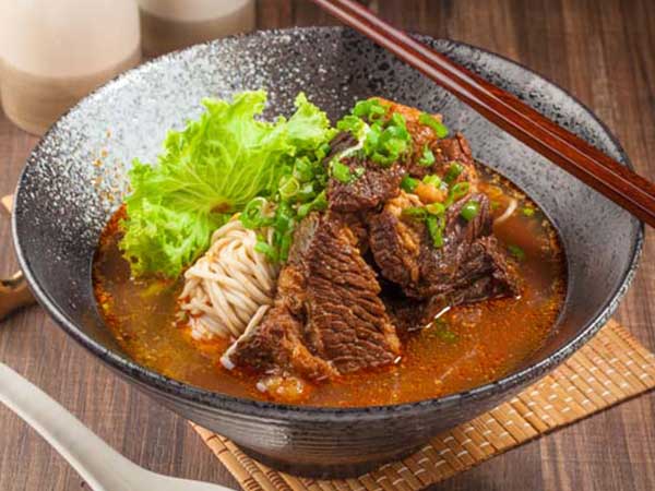 午餐套餐新币 19.80 元(不含税和服务费)