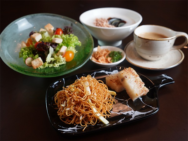 在 BLOSSOM 餐厅享受每日早餐