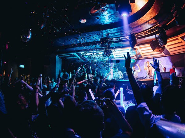 CÉ LA VI 餐厅俱乐部酒廊