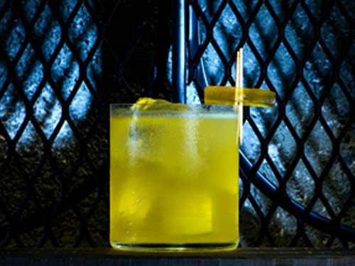 滨海湾金沙 Adrift 酒吧和酒廊 Penicillin 鸡尾酒