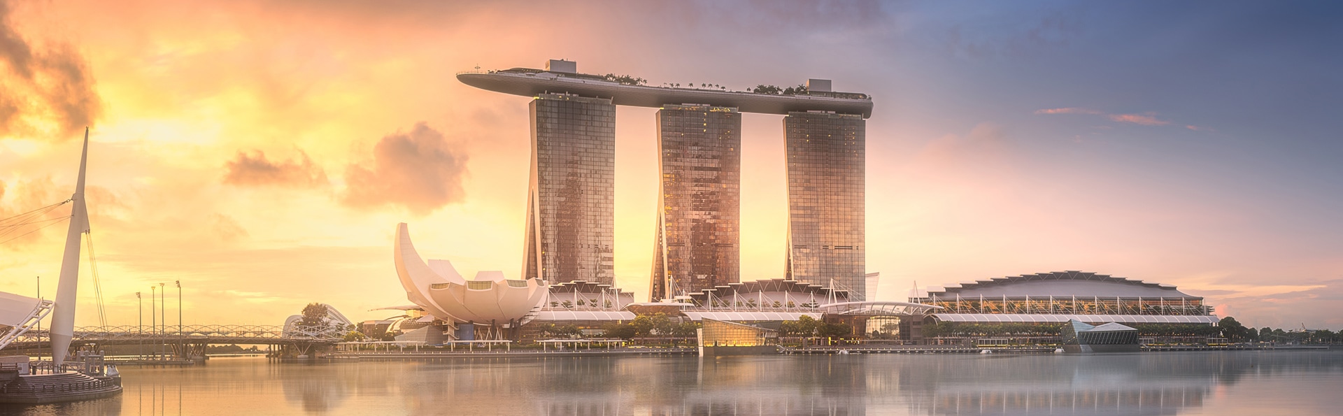 新加坡国旗和英国国旗 - 新加坡旅游攻略