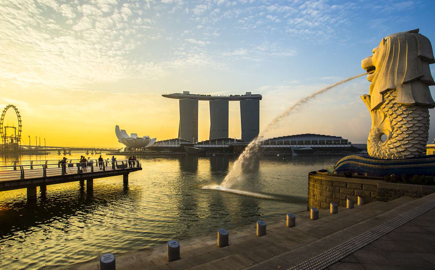 新加坡滨海湾金沙周边景点-鱼尾狮