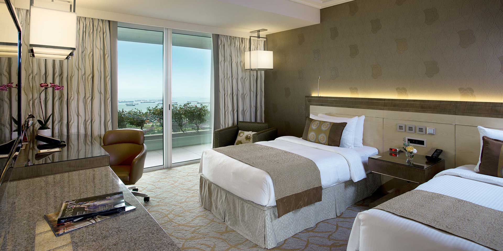 新加坡滨海湾金沙酒店豪华客房，双床与花园景观