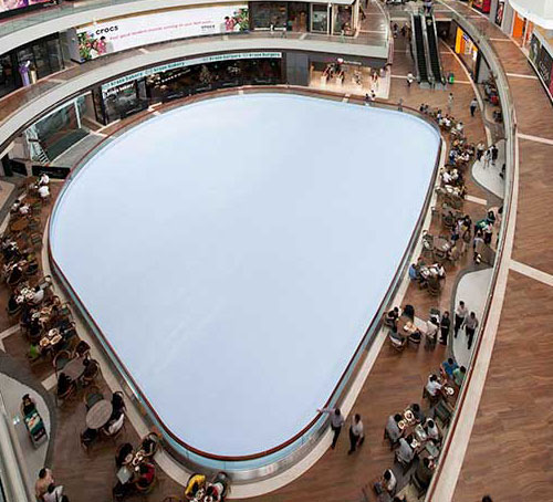新加坡旅游景点-滨海湾金沙购物商城溜冰场