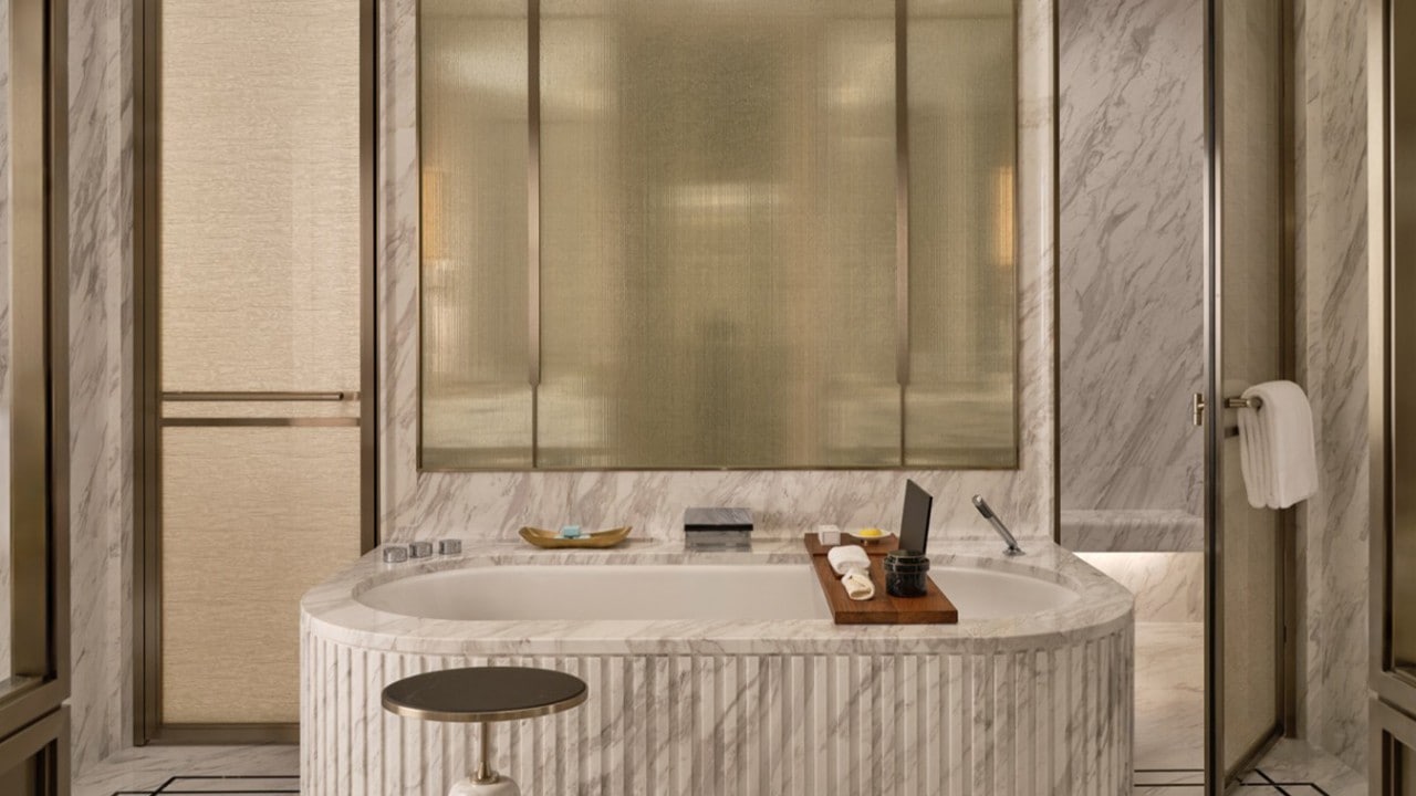 Paiza Bay Suite Bathroom